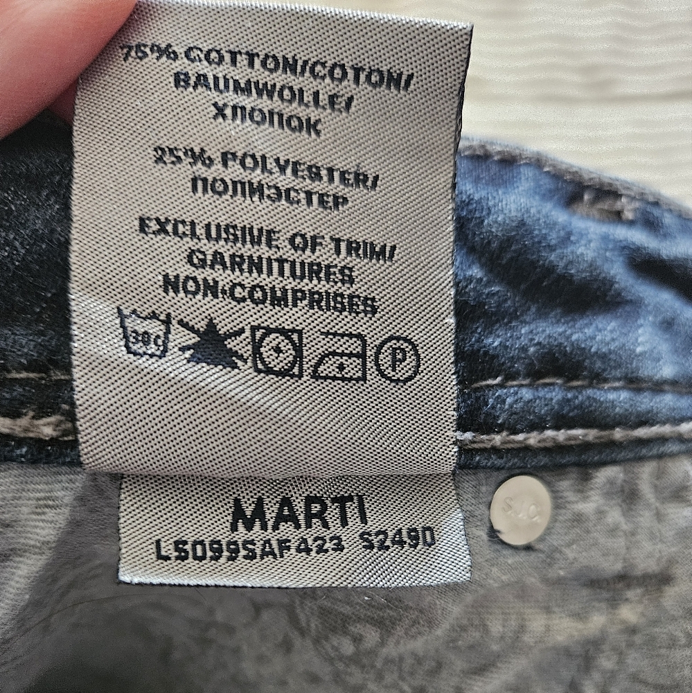 Silver Women's Blue Denim Shorts Size 33 Marti - Picture 13 of 16